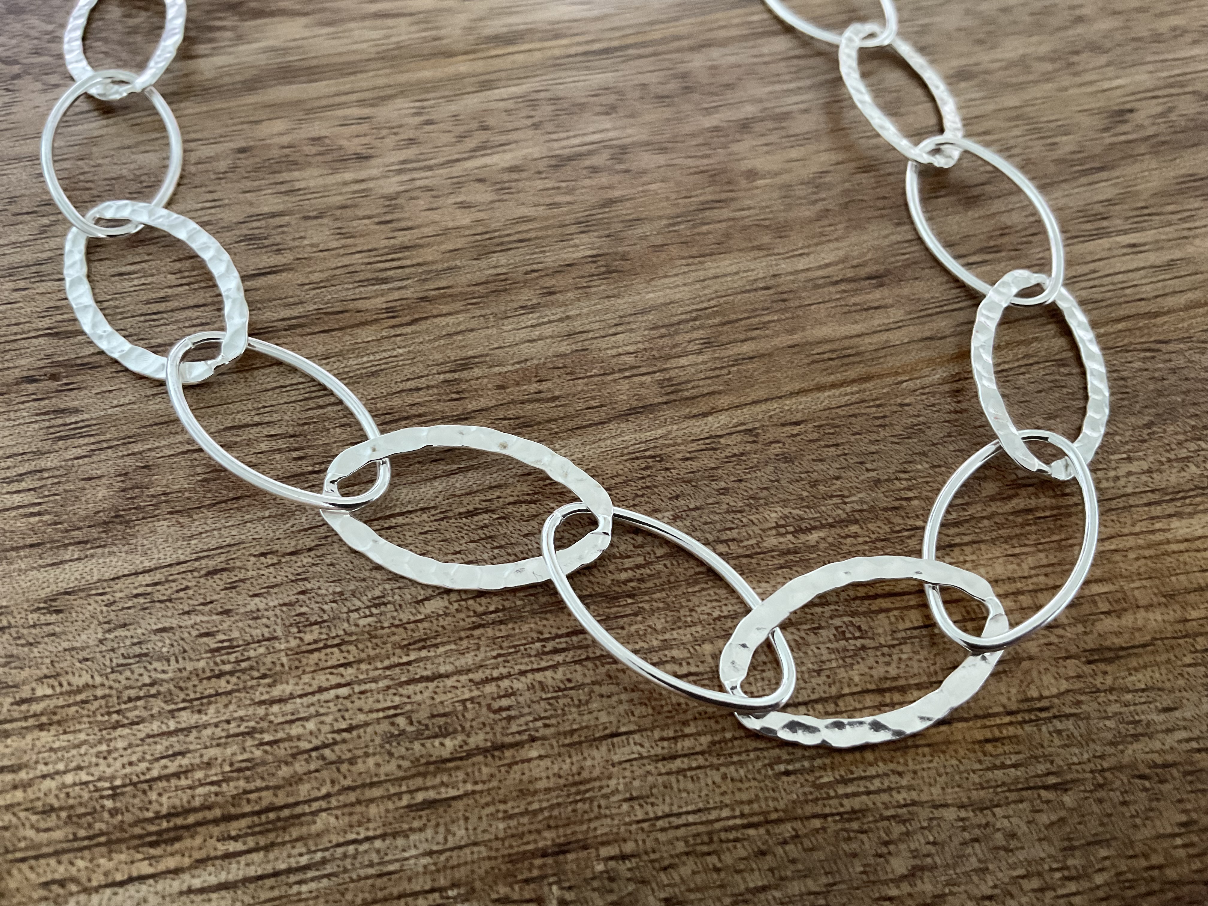 Interlocking Textured Oval Necklace - Click Image to Close
